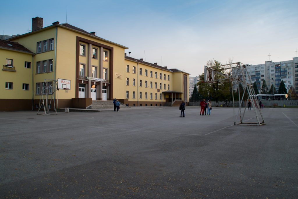 Промяна в режима на достъп до двора на 61. ОУ "Св. св. Кирил и Методий"